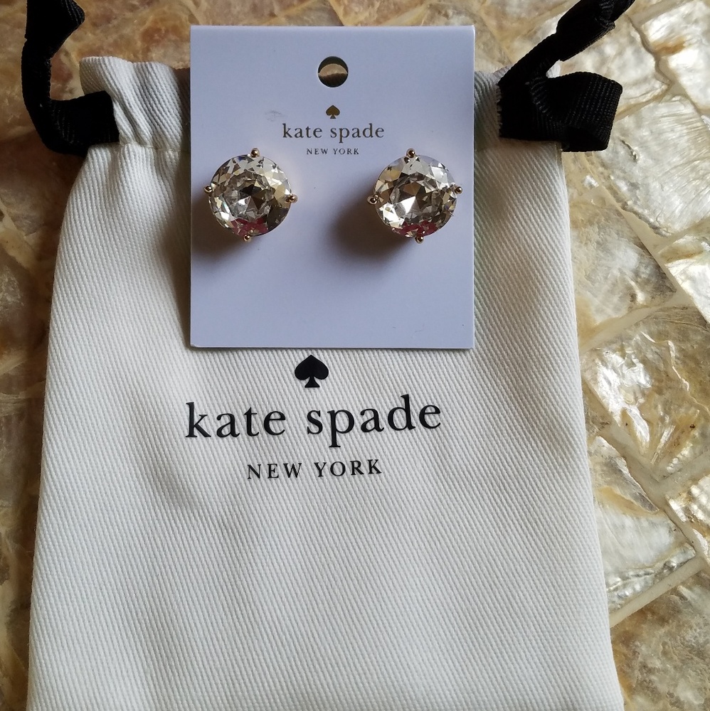 Sold in bundle Stud Earings